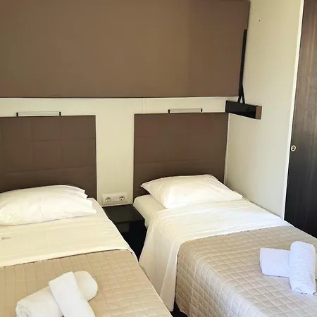 Chrissa Camping Rooms & Bungalows-3