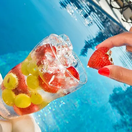Anemone Luxury Suites-3