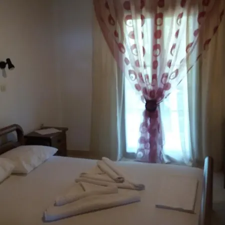 Alekos Rooms And Apartments-2
