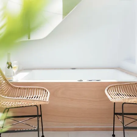 Portara Seaside Luxury Suites-2