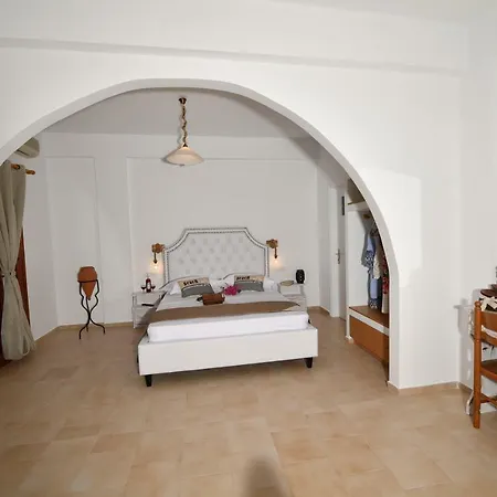 Philoxenia Hotel & Studios-3