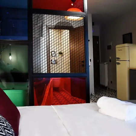 Q Luxury Rooms-2