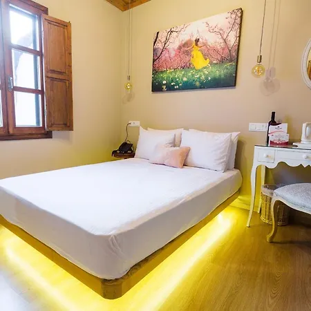 Blossom Rooms & Suite-2