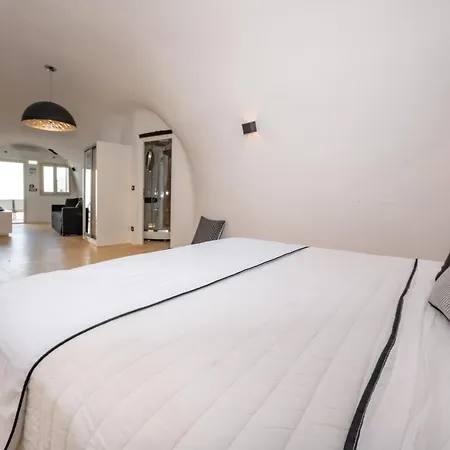 Azzurro Suites-3