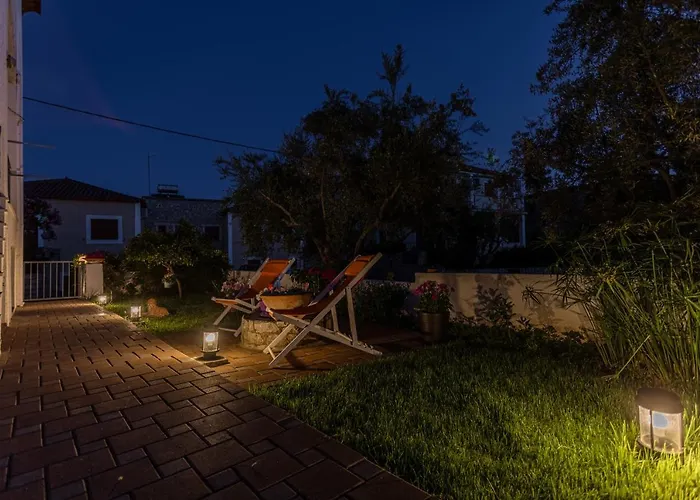 Lefkis Apartments & Studios Στούπα