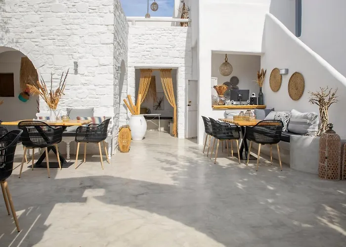 8 Keys Residence Naoussa