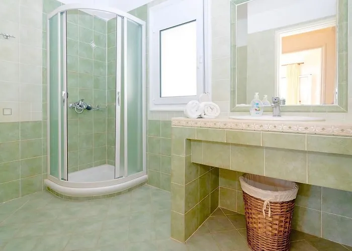 Spacious Villa In Gerani With Pool And Parasol Retimno