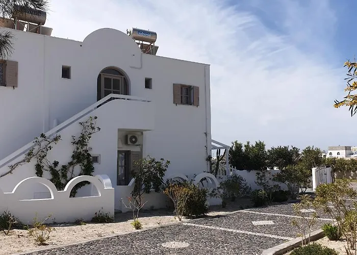 Sagma Central Rooms With Pool Perissa 
