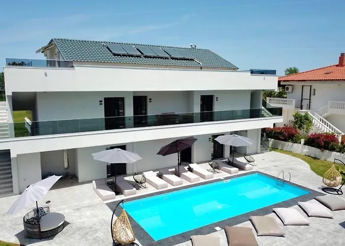 V Luxury Suites Πευκοχώρι