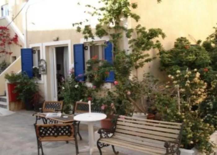 Makis Hotel Kamári