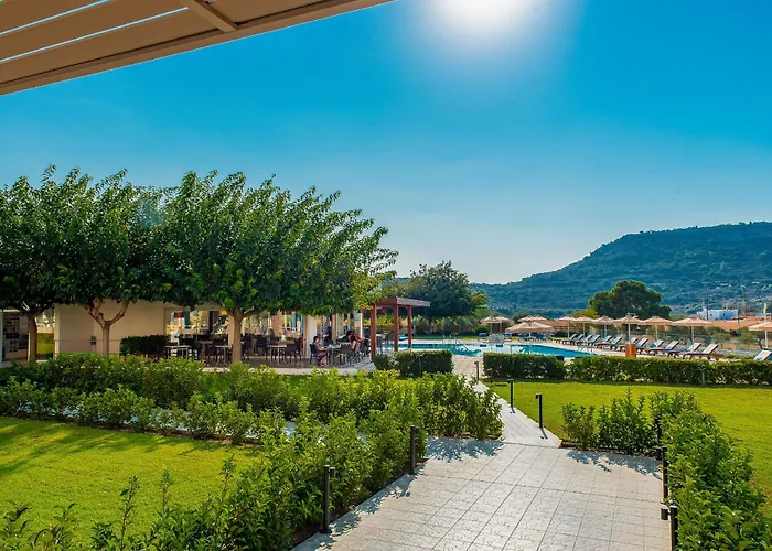 Zoes Hotel & Suites Faliraki Con una pista da Golf