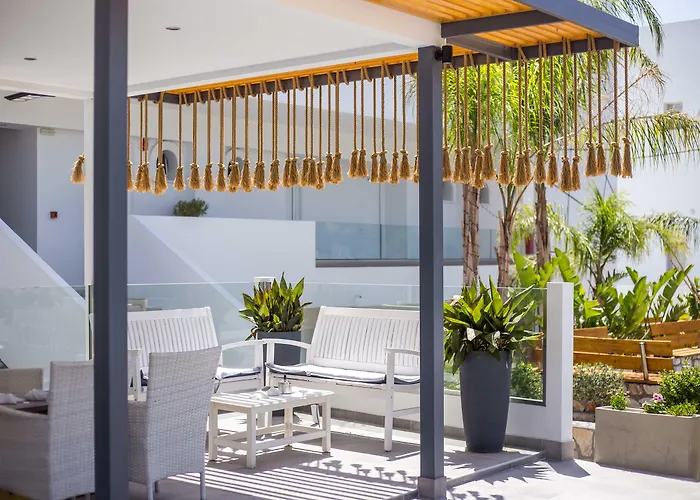 Casastavris - Aparts & Pool Suites Faliraki