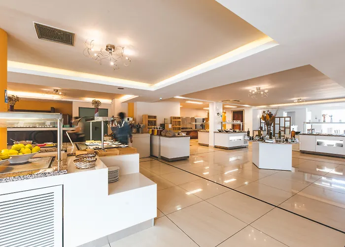 Chrispy Waterpark Resort Κολυμβάρι