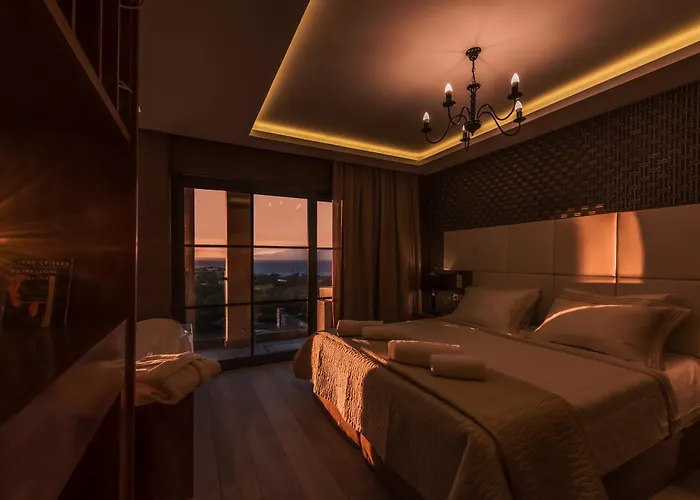 Elegance Luxury Executive Suites - Adults Only Tragaki