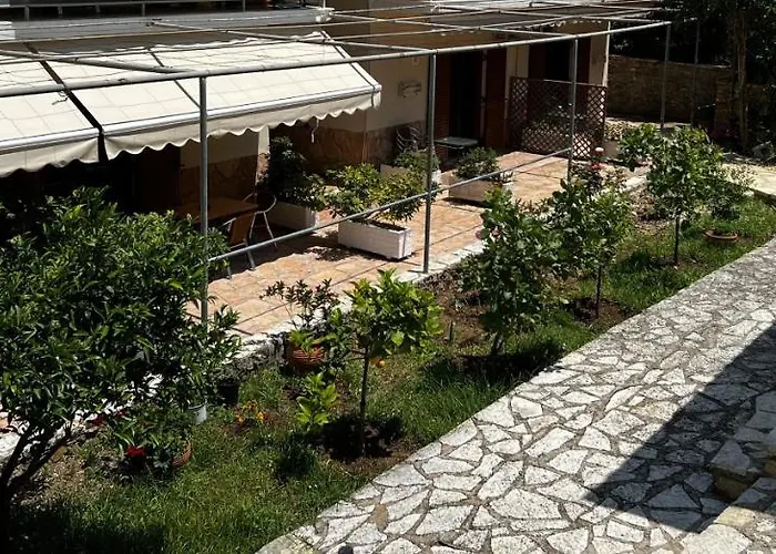 Aparthotel Dionysus Sivota Center