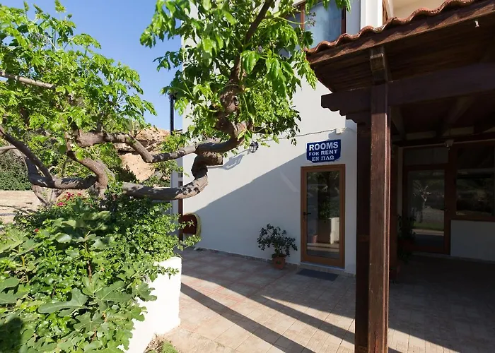 En Plo Beachfront Rooms Φαλάσαρνα