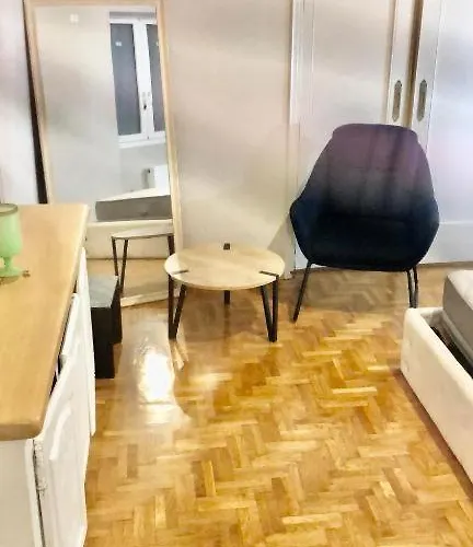 Economy Shared Apartment E In Central Ateny