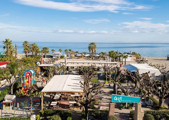 Hoteluri în Neoi Poroi