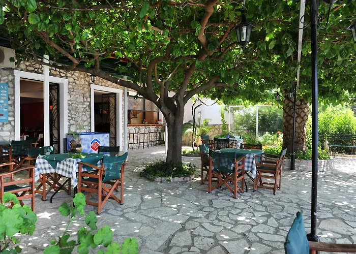 Logan'S Beach Hotel Νυδρί
