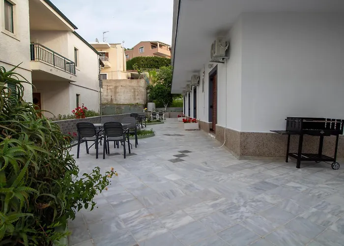 Harry'S Bar & Apartments 1 Acharavi 