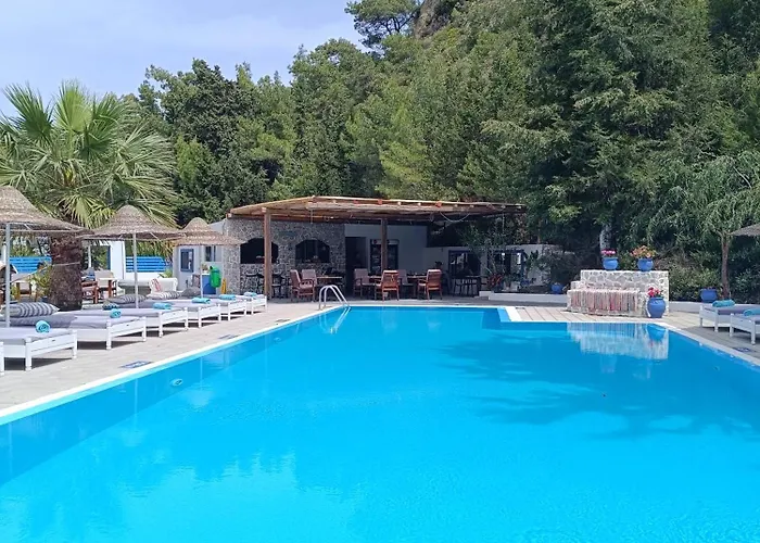 Pine Trees Art Hotel Ixia 