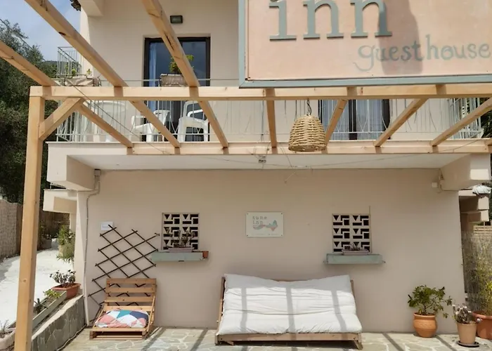 Tune Inn Activity Guesthouse- Over 24'S Ipsos