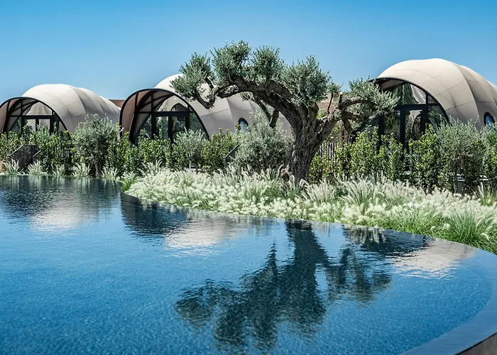 91 Athens Riviera, The Resort