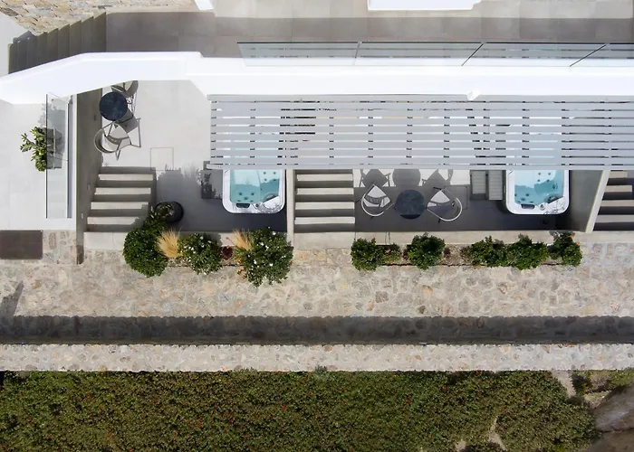 Ionic Suites Super Paradise Beach 