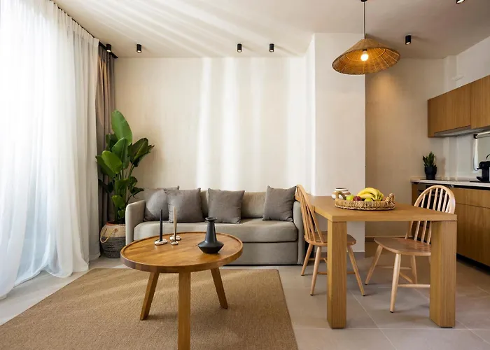 Pnoes Luxury Suites Παλιούρι