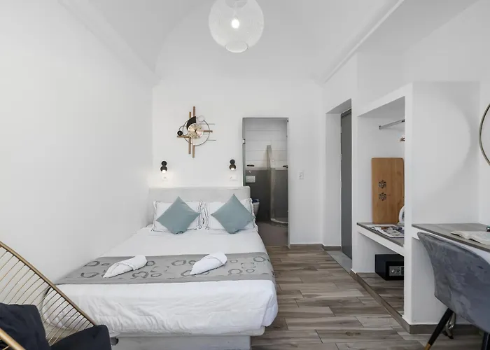 Oasis Suites Fira