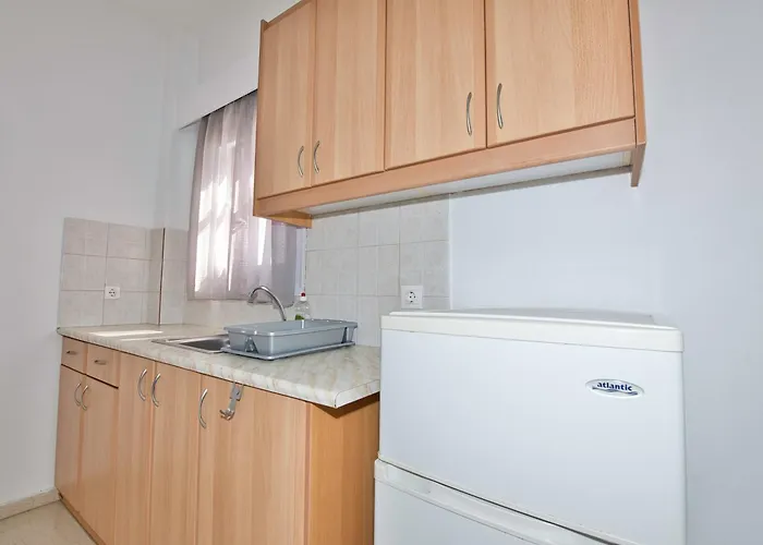 Ira Apartments Kamári