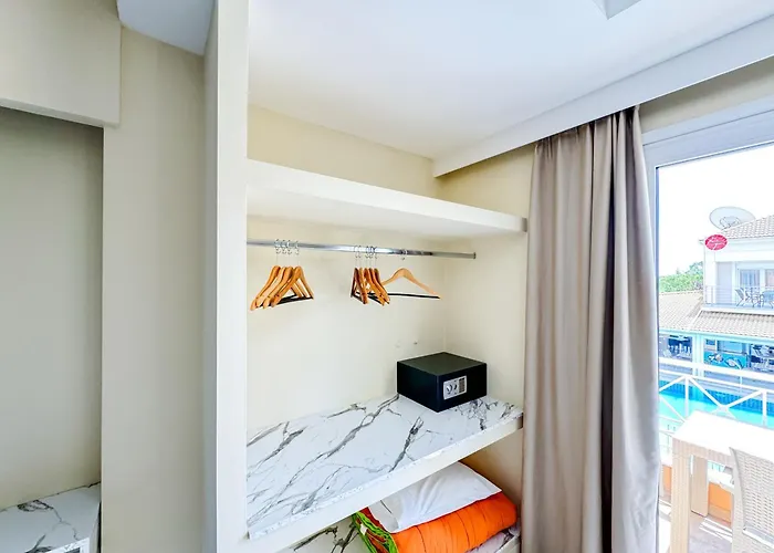 Kavos Plaza Hotel