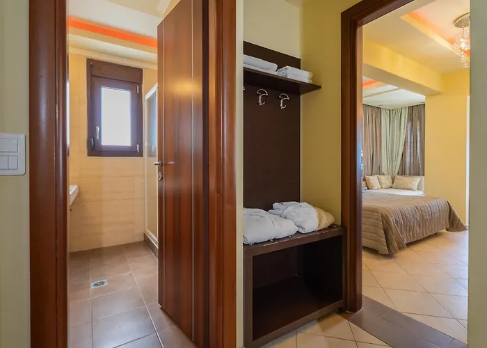 Meliton Inn Hotel & Suites By The Beach Néos Marmarás