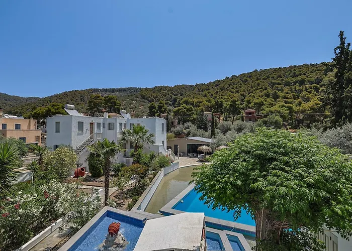 Cascade Holiday Resort Πόρος