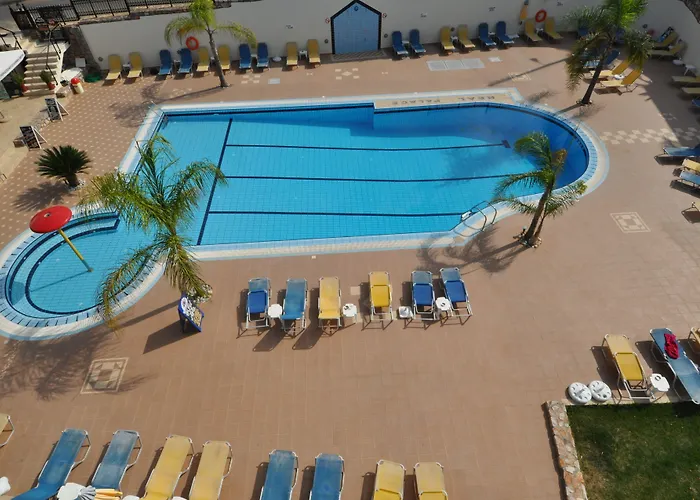 Real Palace Malia Con una pista da Golf