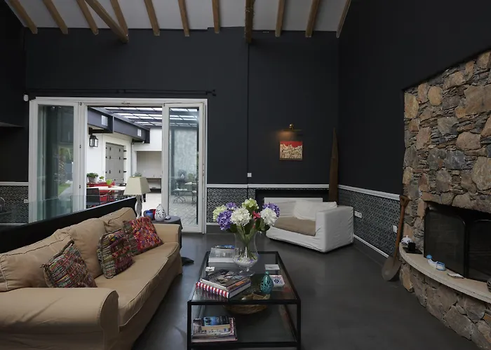 Holiday Cottages in Athens