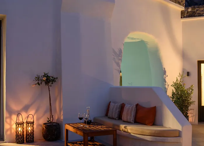 White Dream Suites Fira 