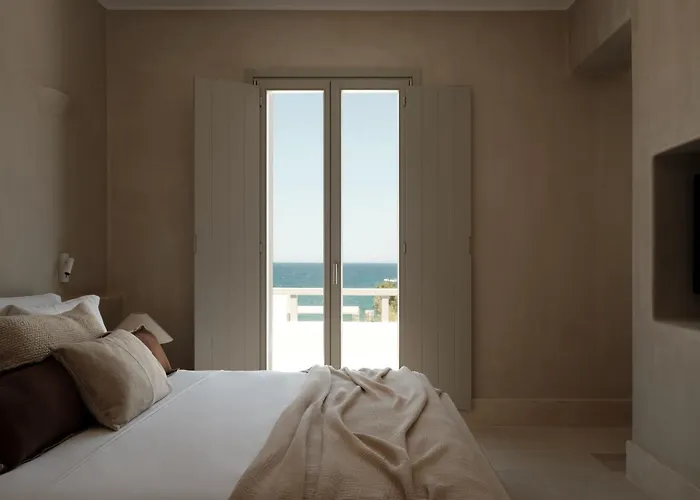 Akria Seaside Suites Naousa 