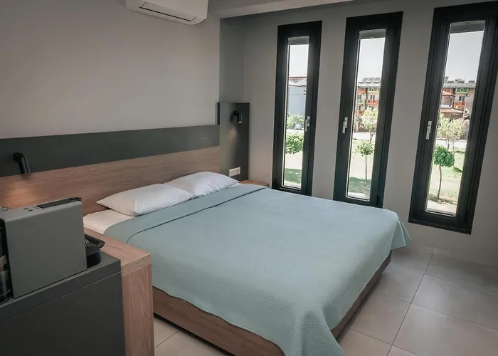 Elizabeth Queen Luxury Rooms Παραλία