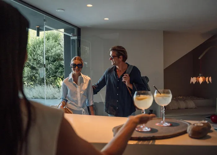 West East Suites Ημεροβίγλι