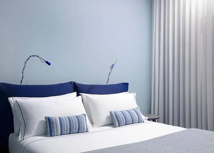 Athens hotels near Omonia Square