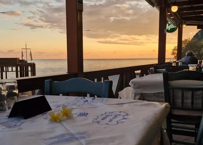 Paralia Hotel & Taverna Agia Roúmeli