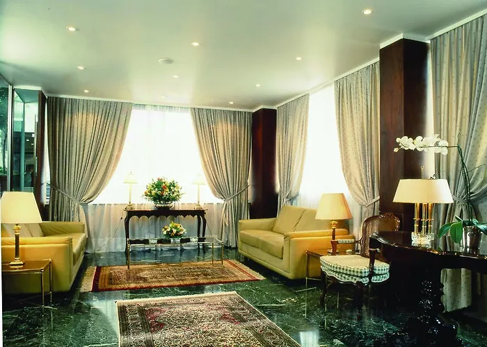 Piraeus hotels near Marina Zeas