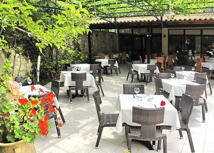 Lesse Hotel Χανιώτη
