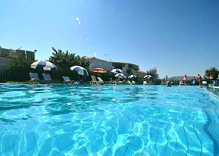 Plubis Studios Καλαμάκι
