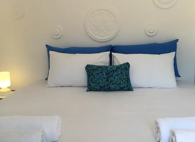 En Lefko Kythnos Aparthotel
