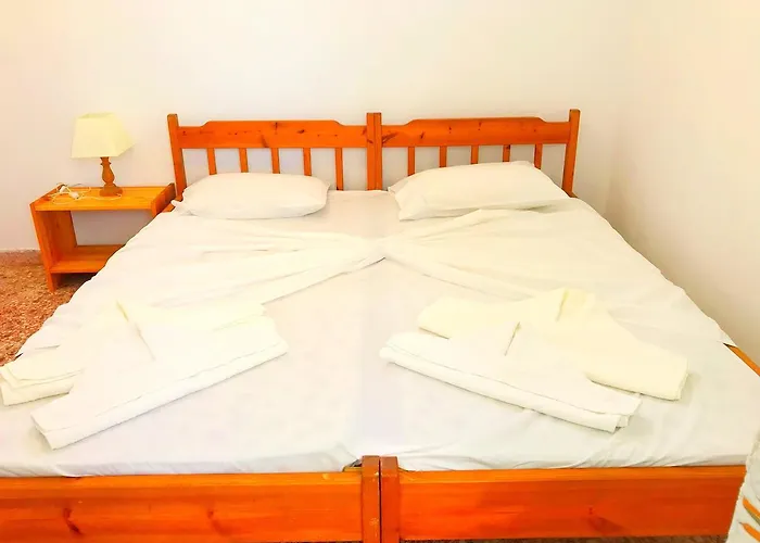 Katerina Beach Rooms Andros