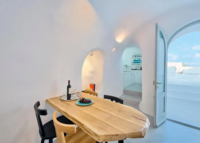 Pet friendly Cave Suite Oia