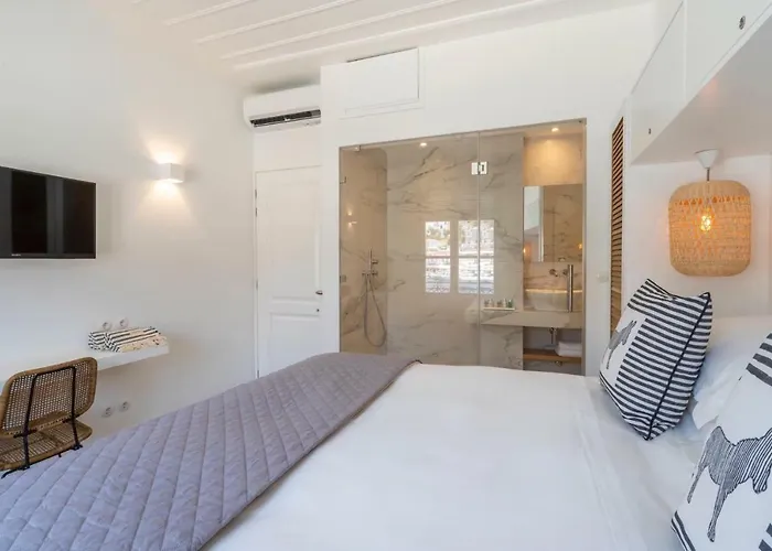 Upper Hydra Hotel