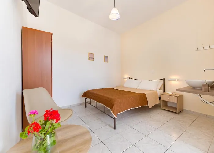 Onar Rooms & Studios Perissa 